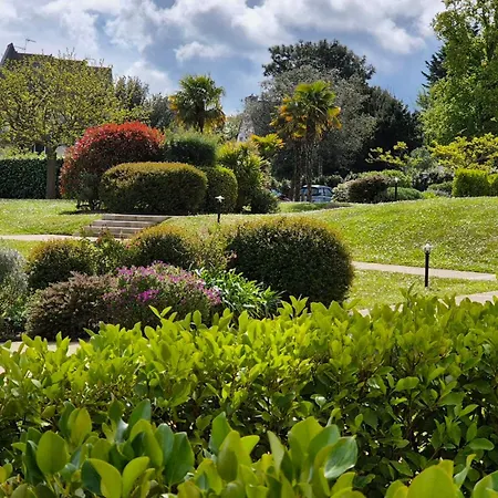 Nest With Beautiful Garden And Sea View Apartment