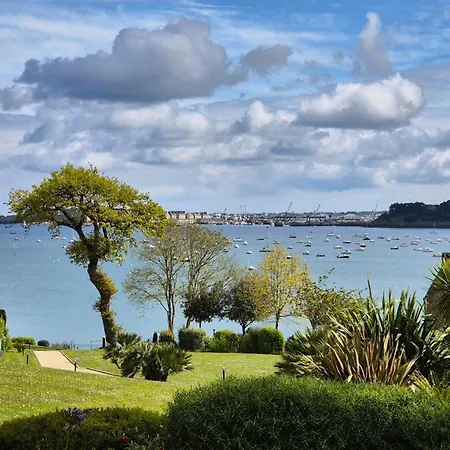 Nest With Beautiful Garden And Sea View Apartment *
